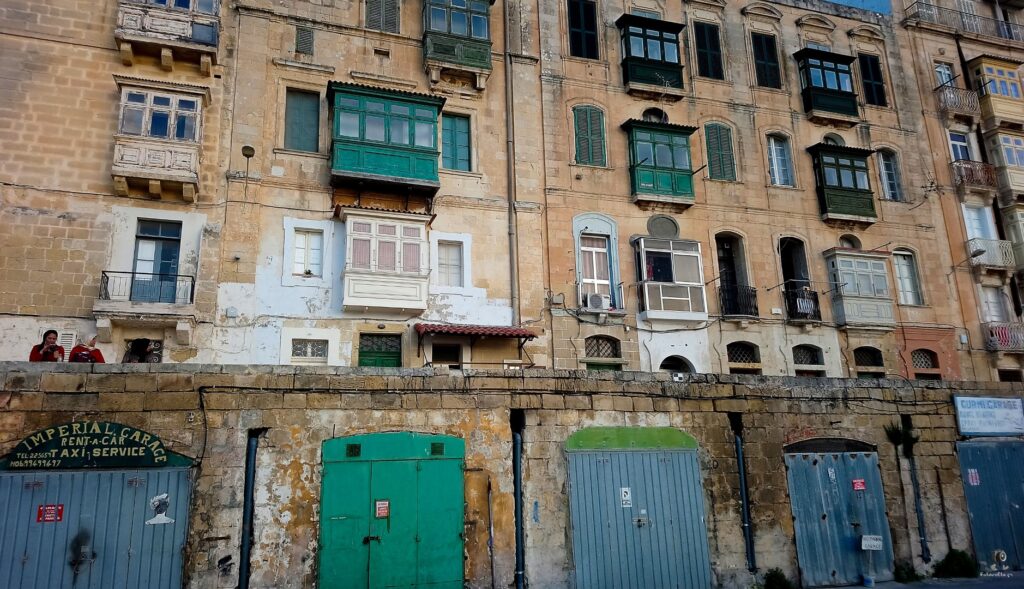 κυριες με (large)